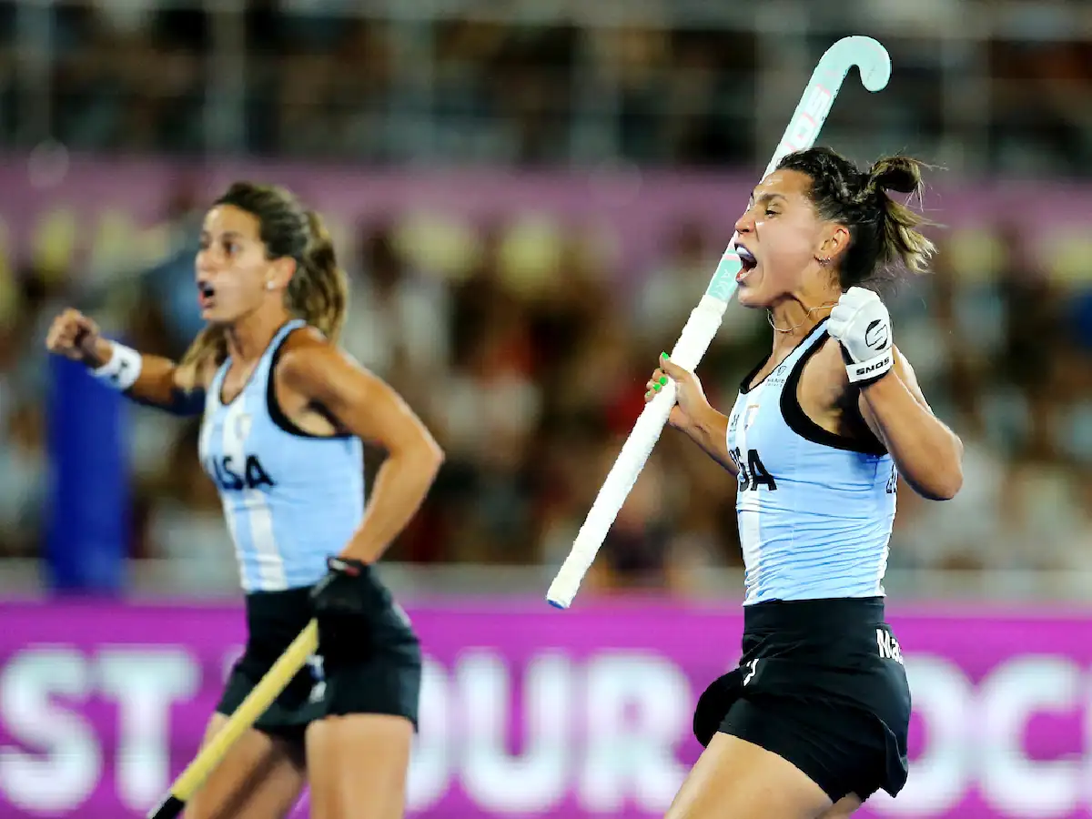 Las Leonas golearon a España