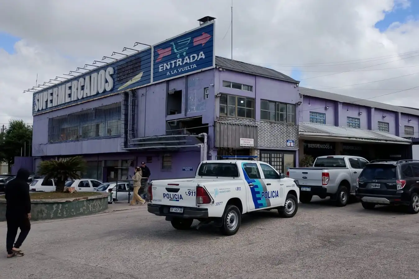 Se realizó un gran operativo luego de que el comerciante se hiciera viral con una temeraria acción.