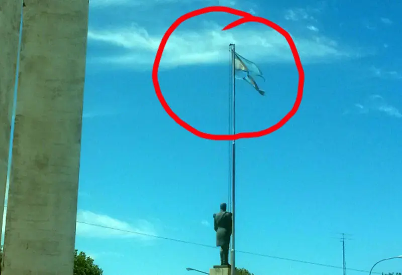 La bandera hecha jirones