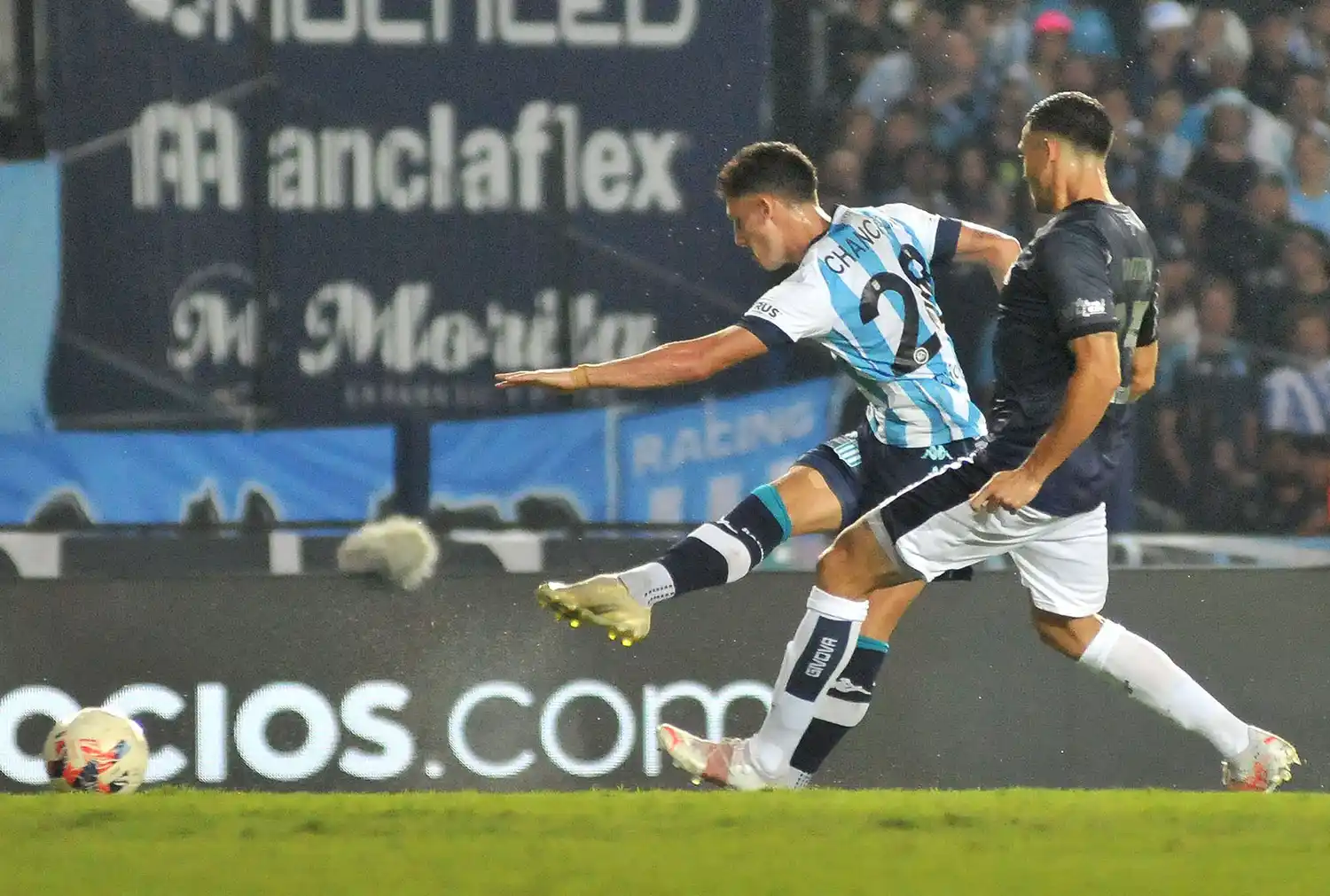 Un remate de Chancalay, que reemplazó a Cardona.