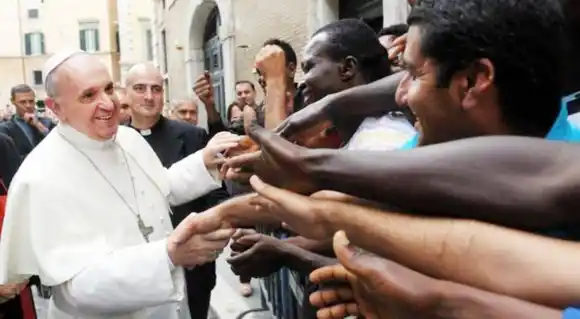 Un grupo de pobres recibirá el féretro de Francisco en Santa María la Mayor