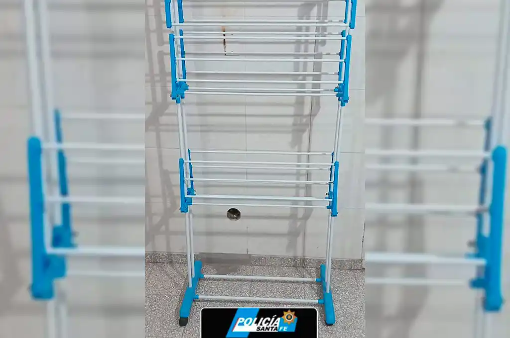 Vieron a dos jóvenes caminando con un "tender" en la mano, los denunciaron y descubrieron que era robado