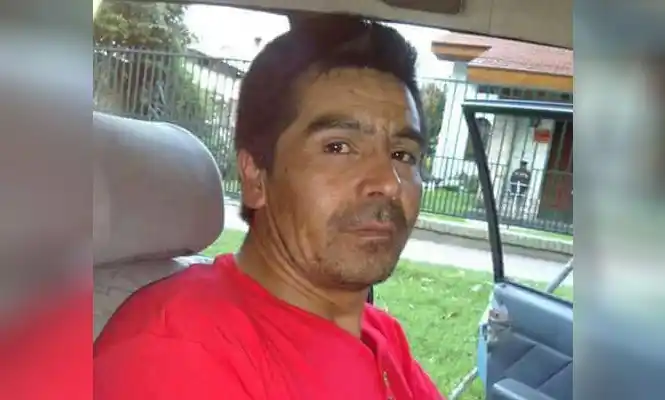 Néstor tenía 49 años.