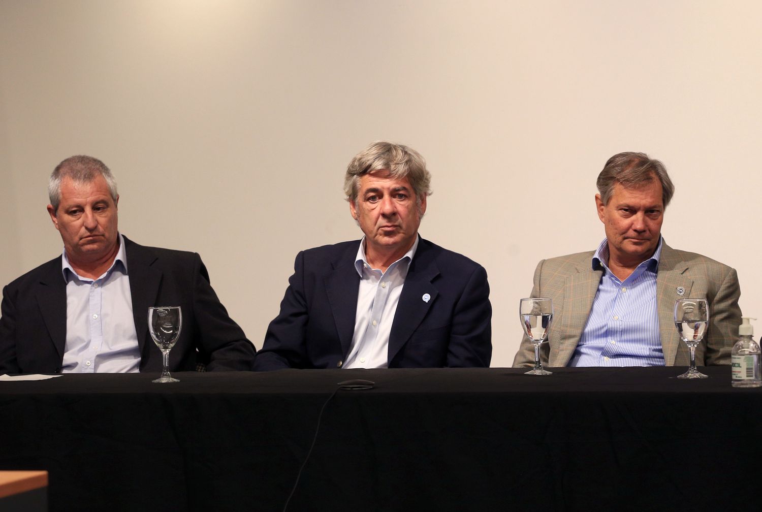 El presidente de la Sociedad Rural Argentina (SRA), Nicolás Pino, junto a dirigentes ruralistas.