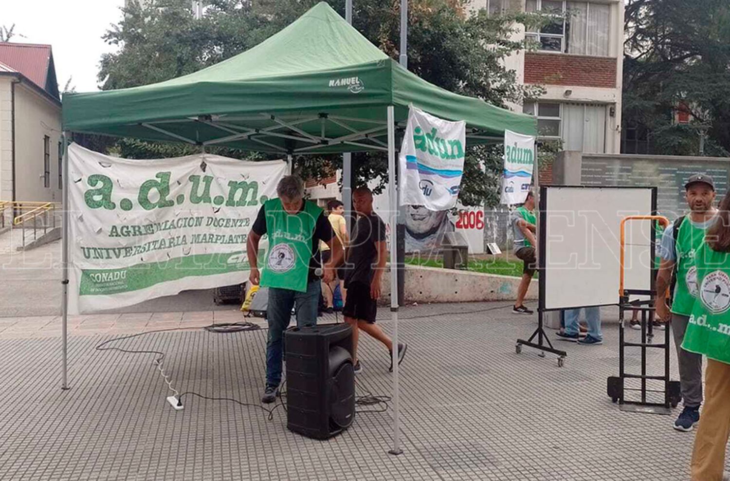 Docentes universitarios en lucha: anuncian clases públicas y un paro total de actividades