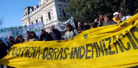 Scioli recibió a los inundados de La Plata