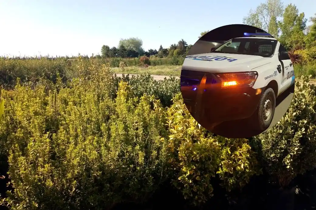 En los caminos rurales próximos la policía no observó huellas y todo indica que llegaron a caballo, a campo traviesa.