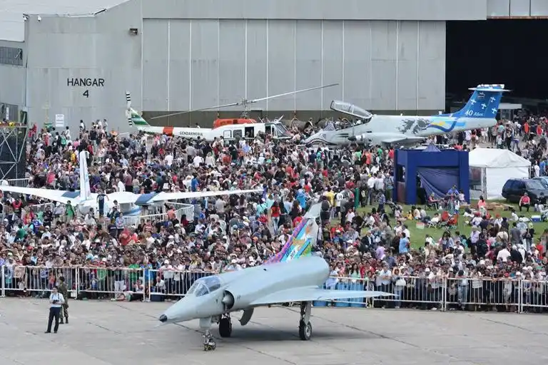La multitudinaria despedida de los Mirage en Tandil