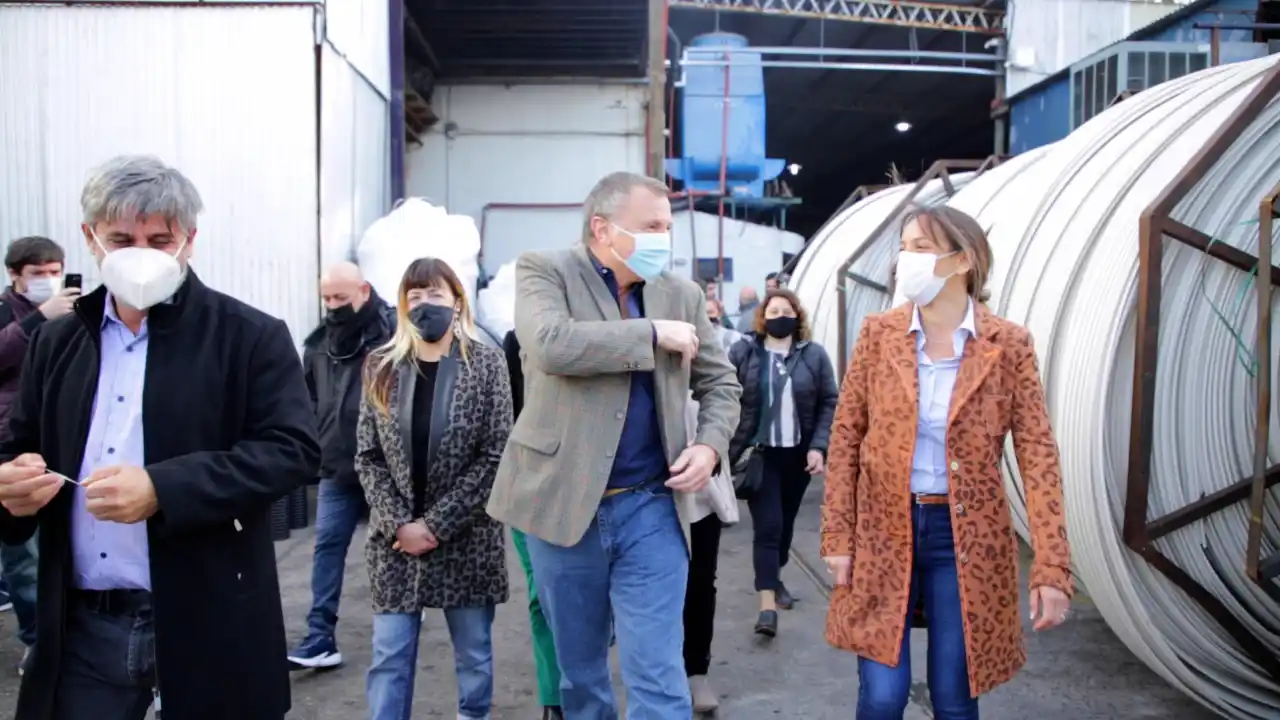 Malena Galmarini en Tigre: "Es importantísimo apoyar a las pymes", dijo al recorrer empresa que podría proveer a Aysa