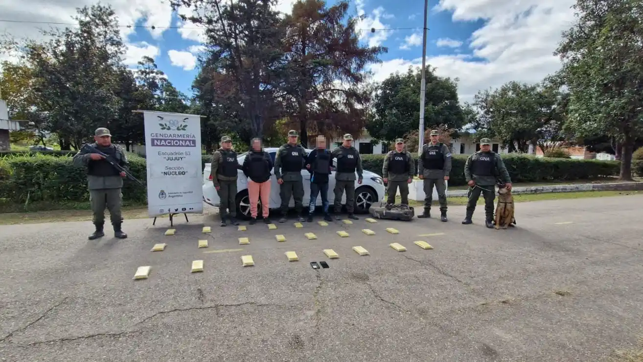 Detenidos por trasladar droga en el tanque de nafta - 3
