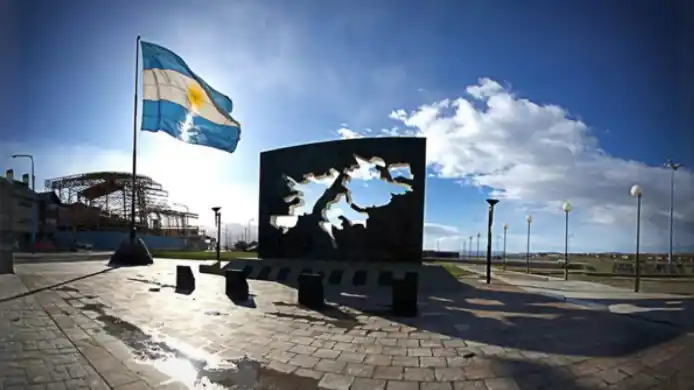 Peña dijo que «no es contradictorio» el reclamo de soberanía de Malvinas con «posibilidad de diálogo» con Reino Unido