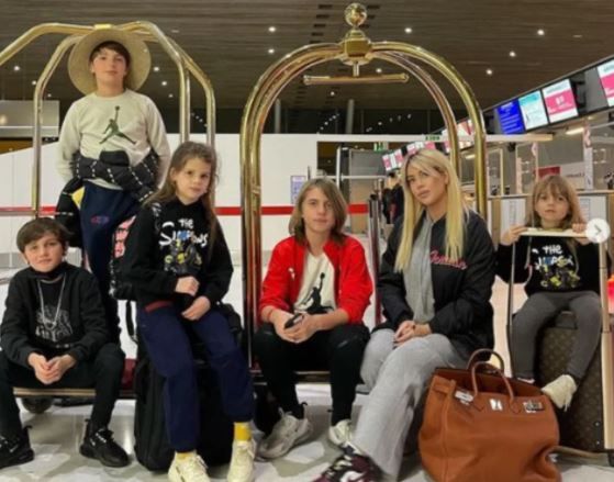 Wanda volvió al país: llegó con sus hijos, sin Icardi y con un mensaje picante para la China