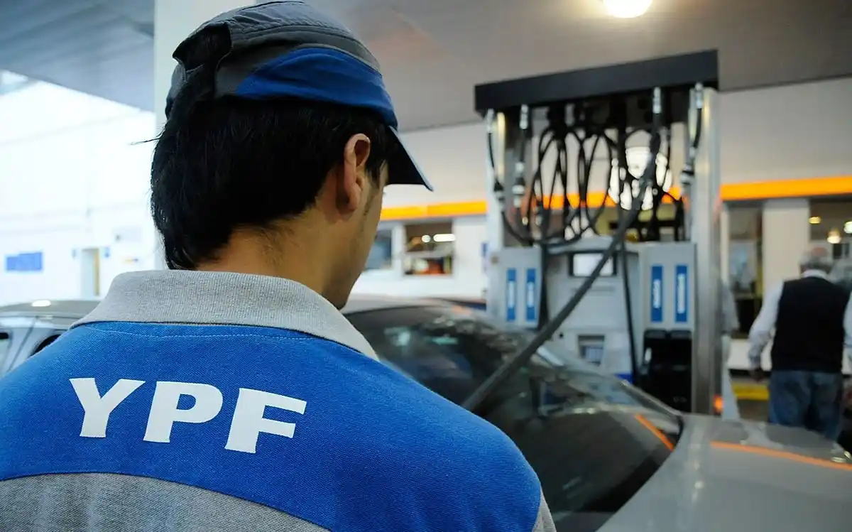 No tiene techo: YPF aumentó el precio de sus combustibles