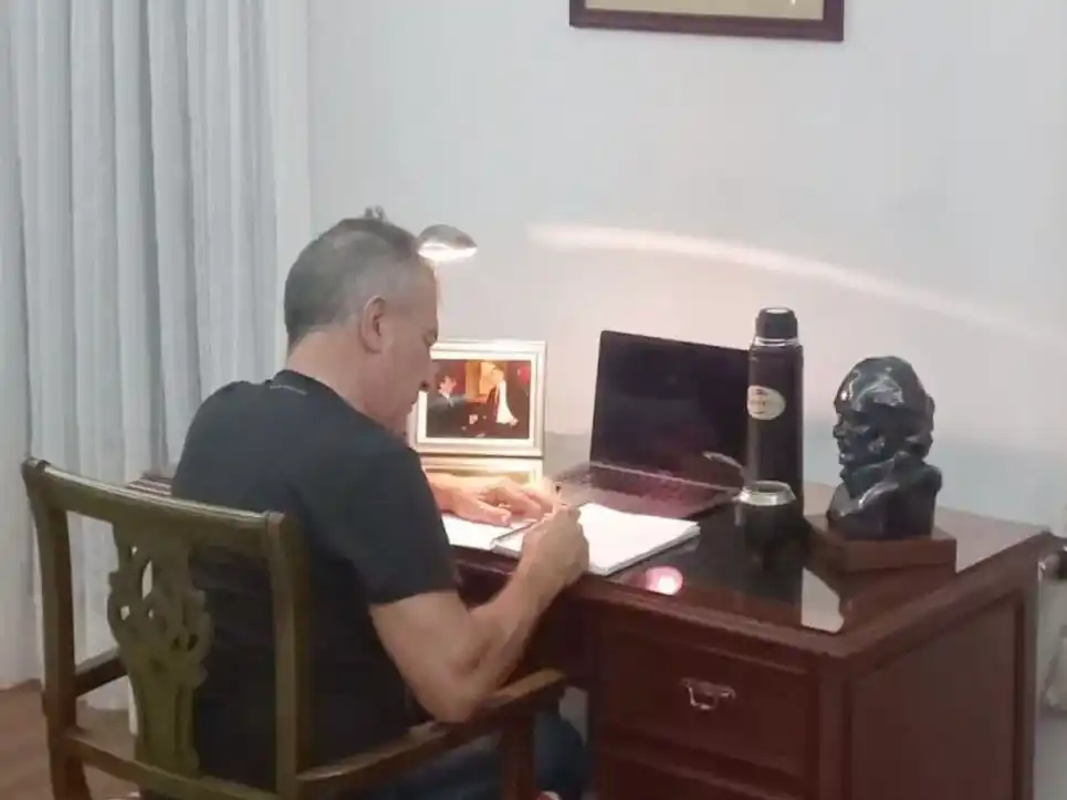 Sergio Urribarri anunció que prepara un libro con testimonios sobre su gestión