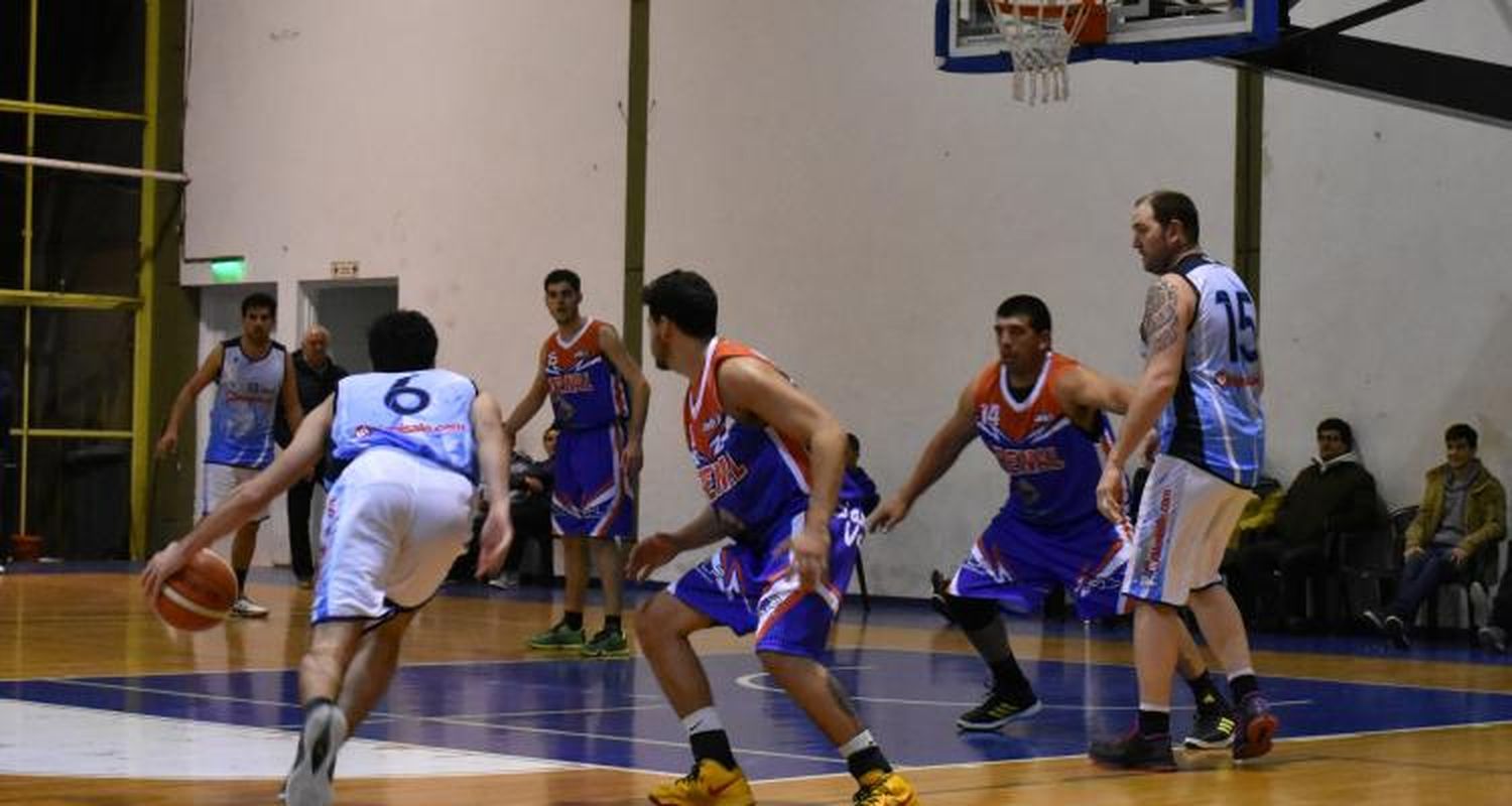 Náutico le cortó el invicto a Arenal y llegó a la cima del grupo