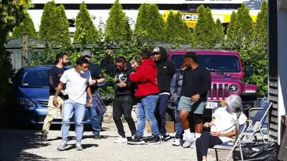 VENEZOLANA identifica a misteriosa mujer que llevó a migrantes a Martha’s Vineyard