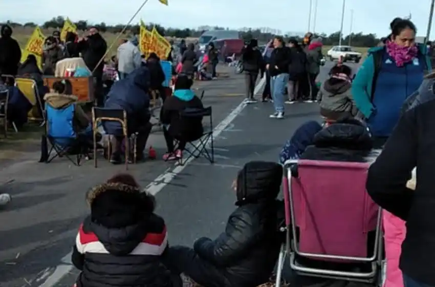 Vuelven a cortar la ruta 226 en reclamo de trabajo