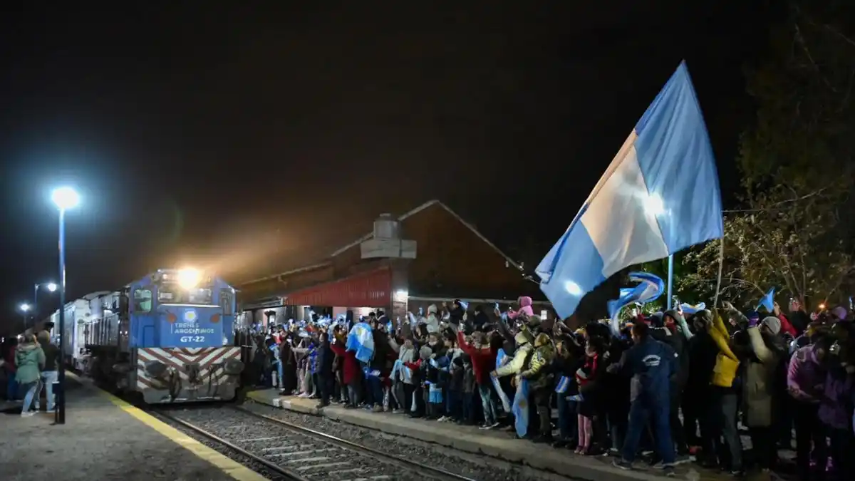 Después de 15 años, el tren vuelve a detenerse en San Lorenzo