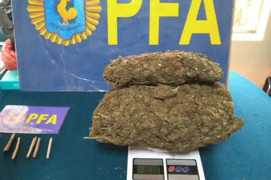 Tenían 1 kilo de marihuana escondido en el locker de un colegio rural