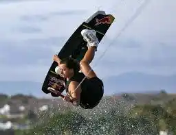 Eugenia de Armas es campeona mundial y Oro Panamericano en Wakeboard, una de las disciplinas del esquí acuático. Con solo 24 años es la primera y unica mujer en hacer un doble giro sobre las olas. Viviendo entre México y Argentina, se prepara para nuevas competencias y entre ellas la de Gualeguay donde estará presente.