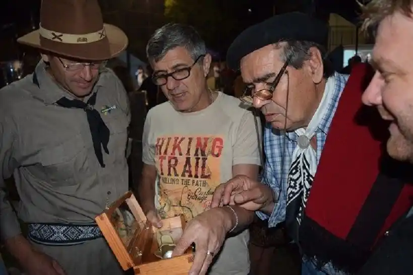 Artesanos vialenses enviaron un obsequio al Presidente de la Nación