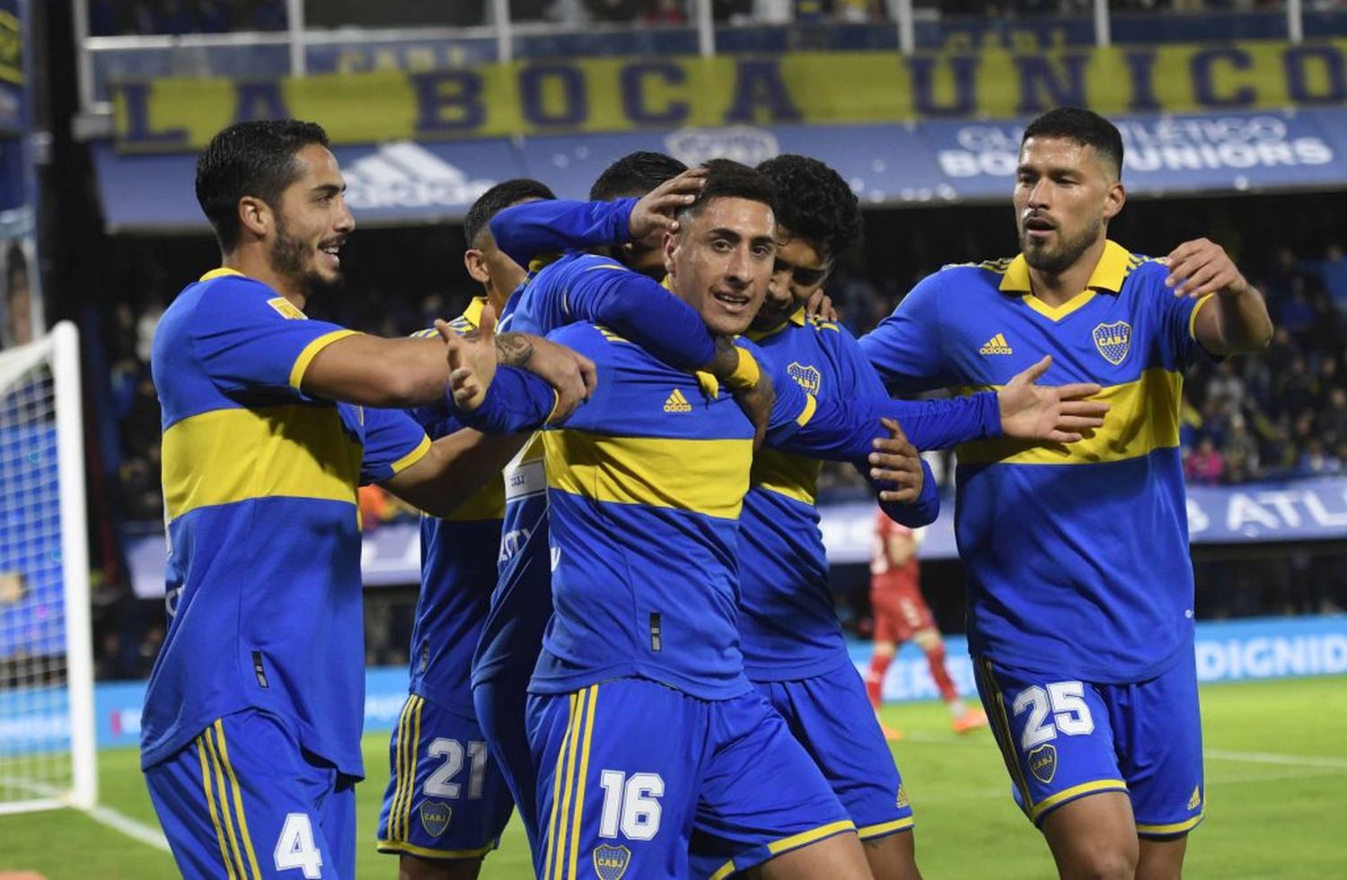Boca sigue con el pie derecho