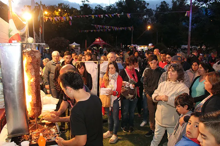 La Feria de las Colectividades cumple 30 años, destacando las raíces y cultura extranjeras