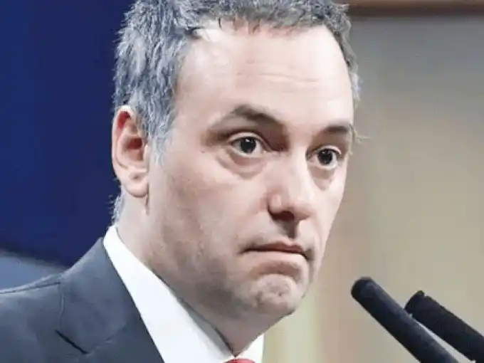 Bajo presión judicial, Adorni apuesta a una defensa fuerte mientras aumentan las dudas