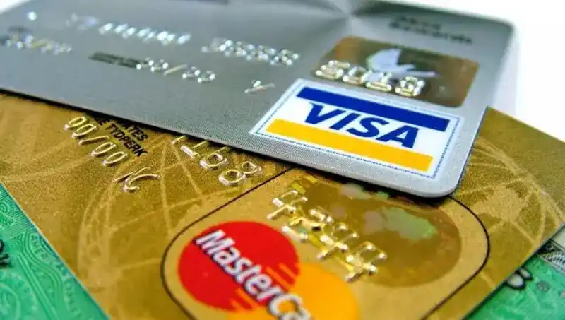 Las entidades administradoras de tarjetas deberán brindar más información sobre los consumos de sus clientes en el exterior