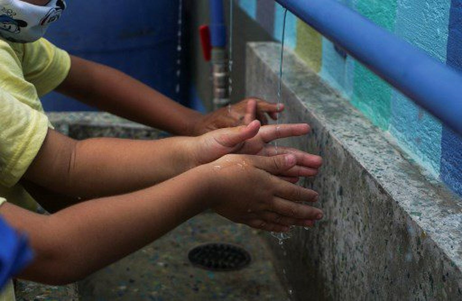 Así un barrio de Caracas recoge agua de las nubes para escuelas y ambulatorios