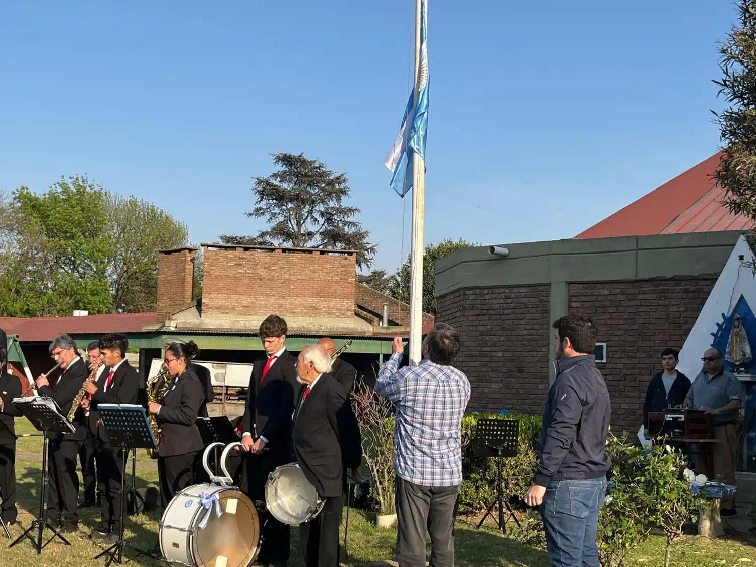 El primer mandatario venadense formó parte del acto oficial.