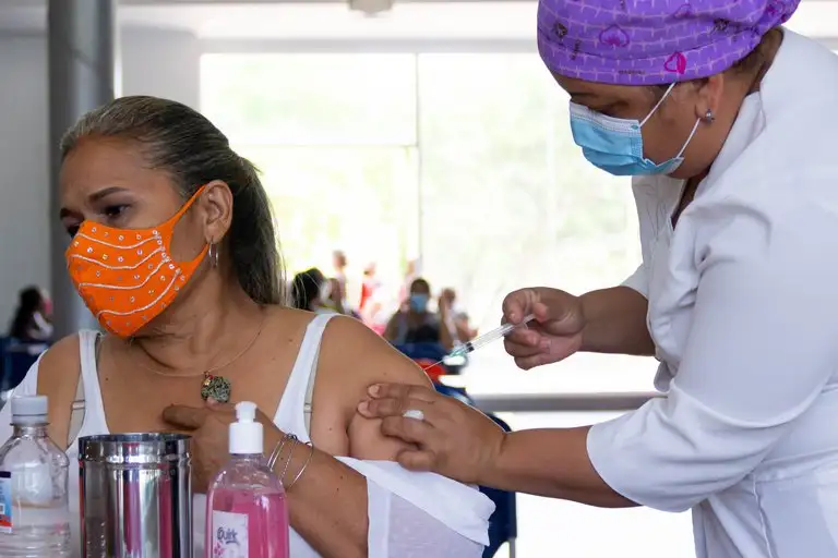 ¿Cuál es la vacuna más eficaz contra la variante Delta de coronavirus?