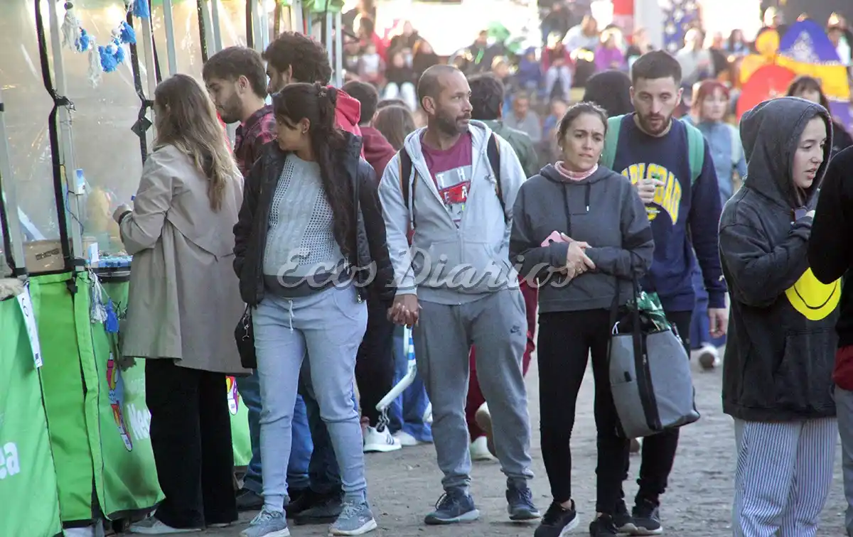 Tarde soleada. Concurrió mucha gente a los espectáculos y stands en el Parque