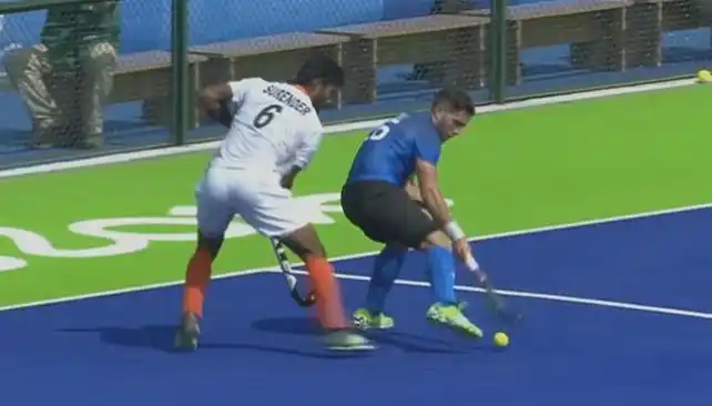 Los Leones cayeron ante India y todavía no se meten en cuartos