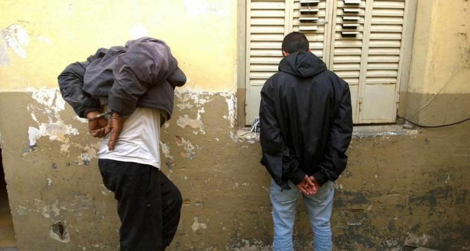 Detienen a dos delincuentes que intentaban robar viviendas