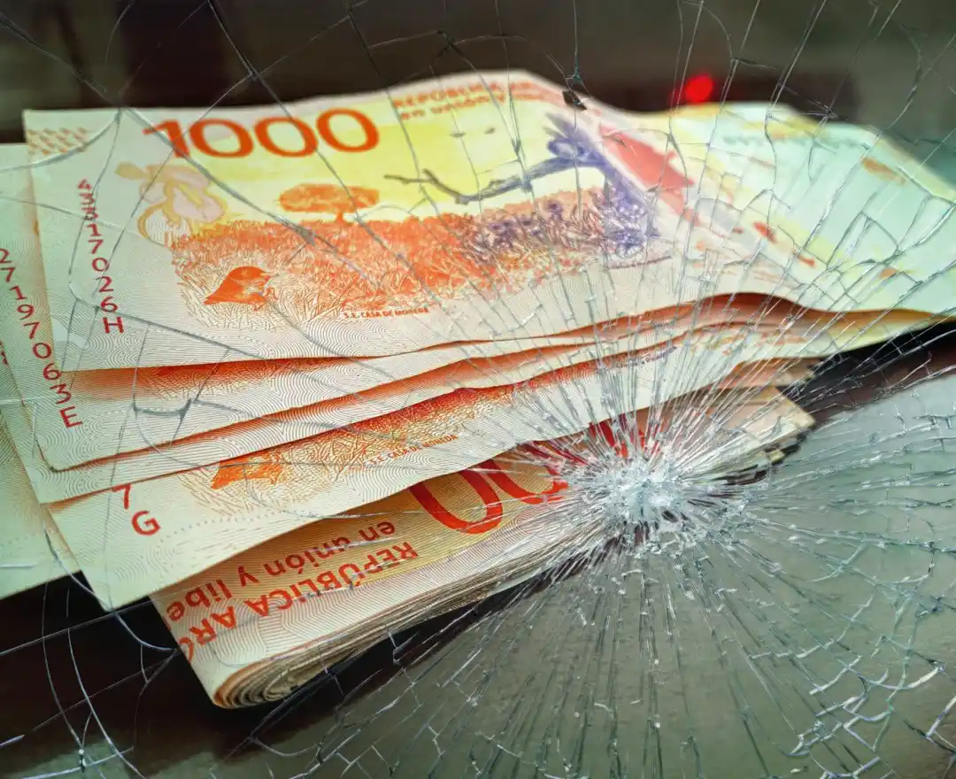 En medio de la elevada inflación sigue funcionando la máquina de imprimir pesos