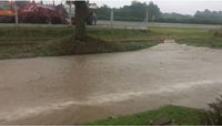 Calles anegadas y bocas de tormenta tapadas, problemas que se reeditan con cada lluvia
