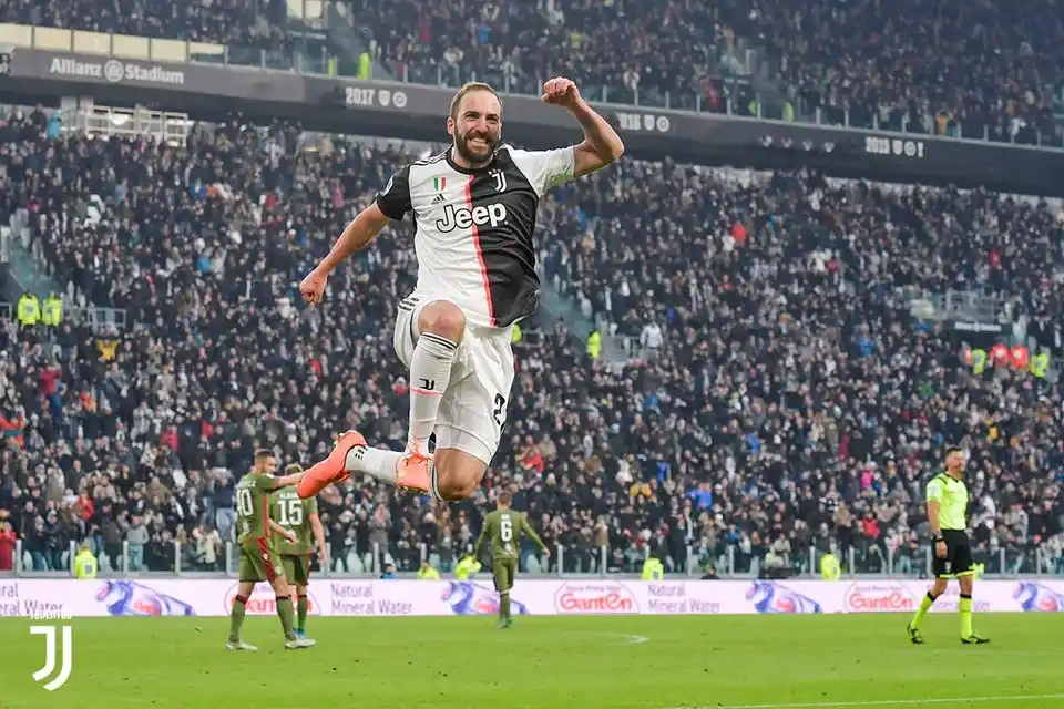 Higuaín y Lautaro Martínez anotaron para los líderes