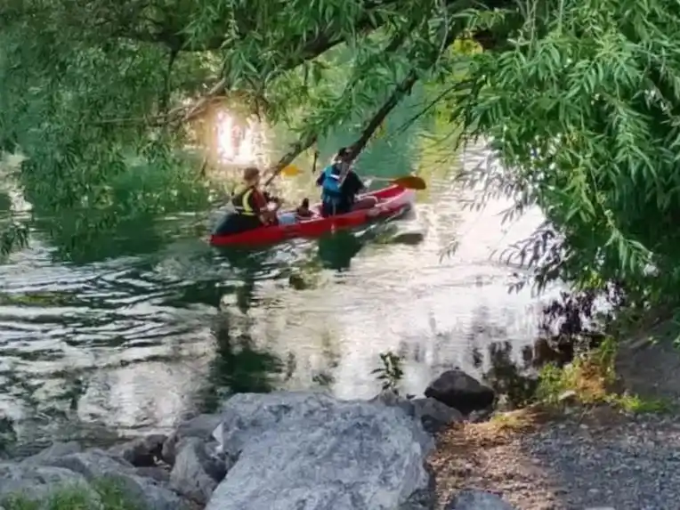 Río Negro: se tiró al río para intentar rescatar a su hijo y desapareció tras ser arrastrado por la corriente. (Foto: gentileza diario Río Negro).