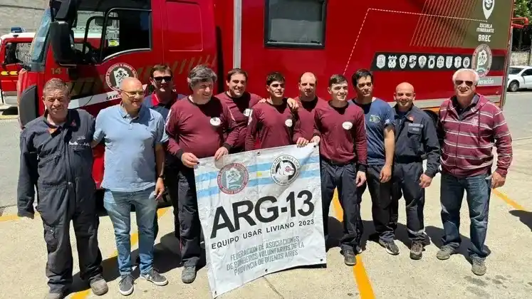 Ocho bomberos de Balcarce se suman a la misión humanitaria.