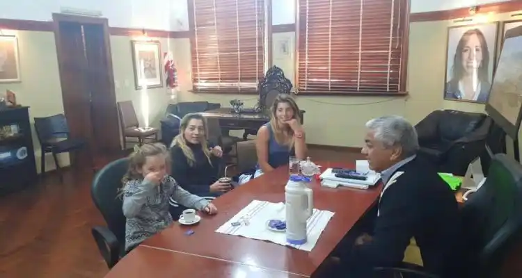 Salazar saludó a Brenda Rojas antes de partir a Río