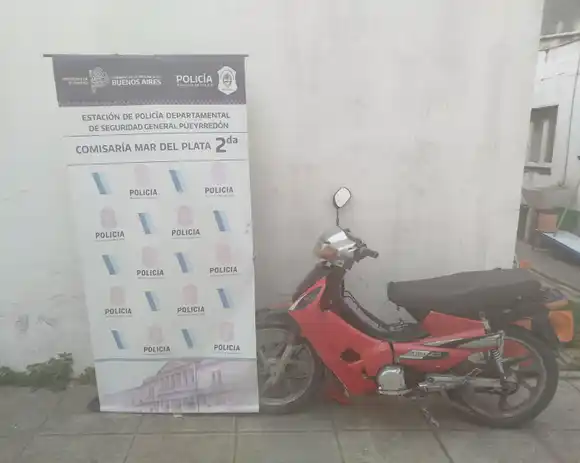 Robo y persecución: los ladrones se cayeron de la moto y fueron aprehendidos