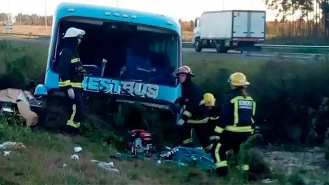 Tres pasajeros perdieron la vida tras el vuelco de un colectivo sobre Ruta 14