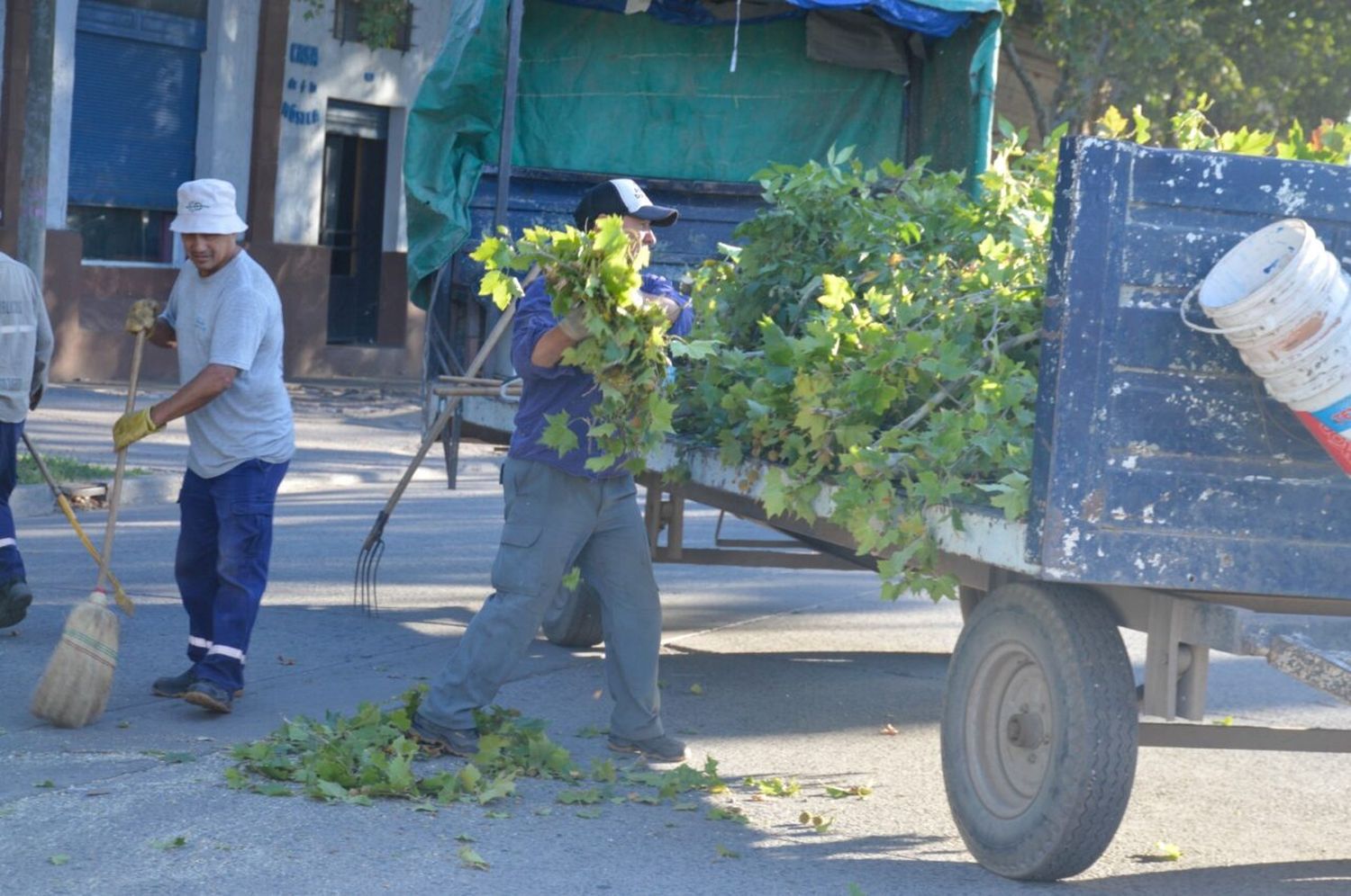 Espacios Públicos refuerza tareas en las plazas barriales