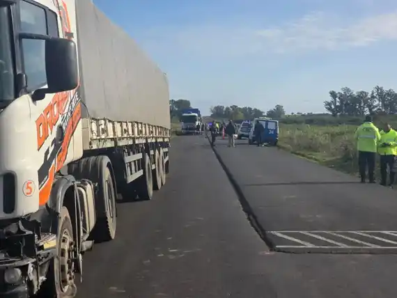 Tragedia en Ruta 20: motociclista falleció tras impactar de frente con un camión conducido por un gualeyo