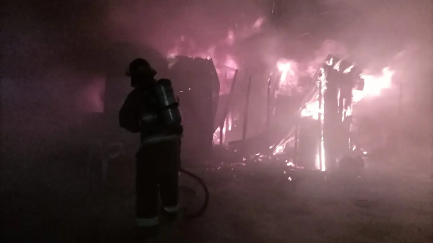 “En cinco minutos se nos vino todo abajo”: una familia perdió todo tras un incendio y necesita ayuda para reconstruirla.