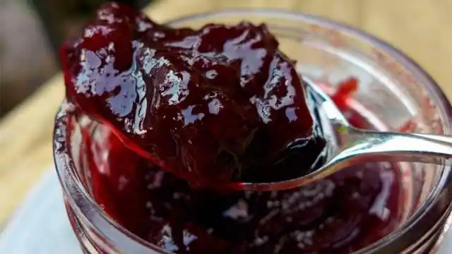 Prohibieron la venta de una mermelada y de una miel de abejas