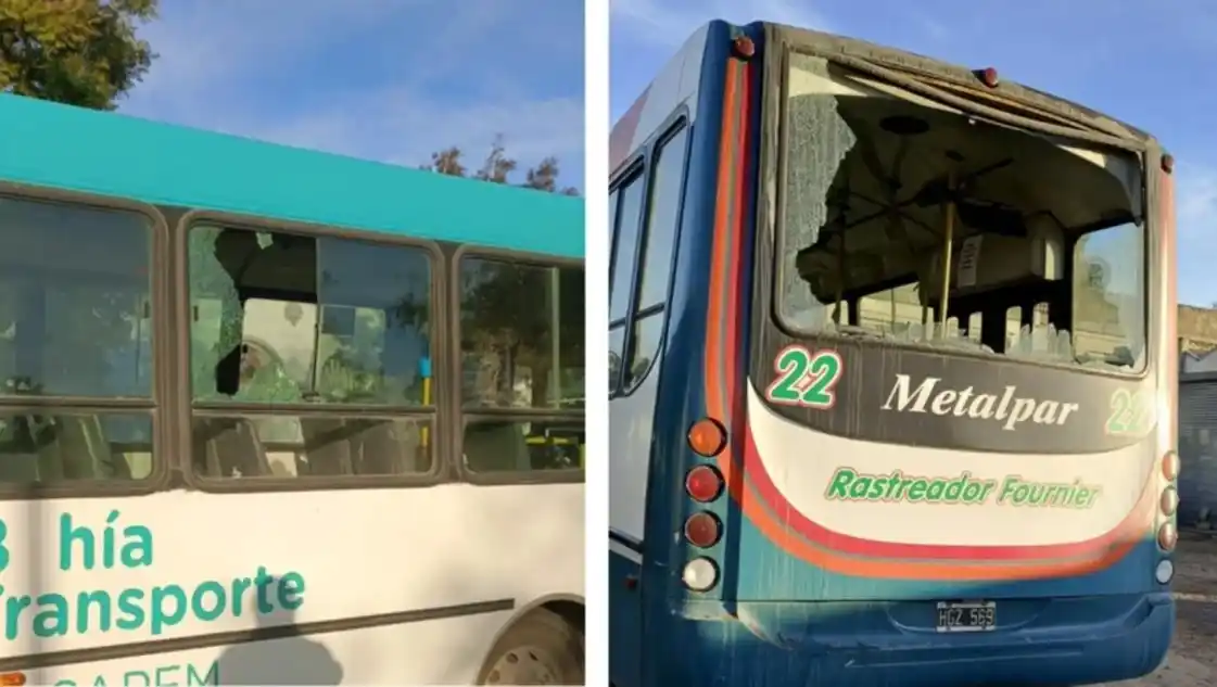 Los colectivos apedreados (Foto La Nueva)