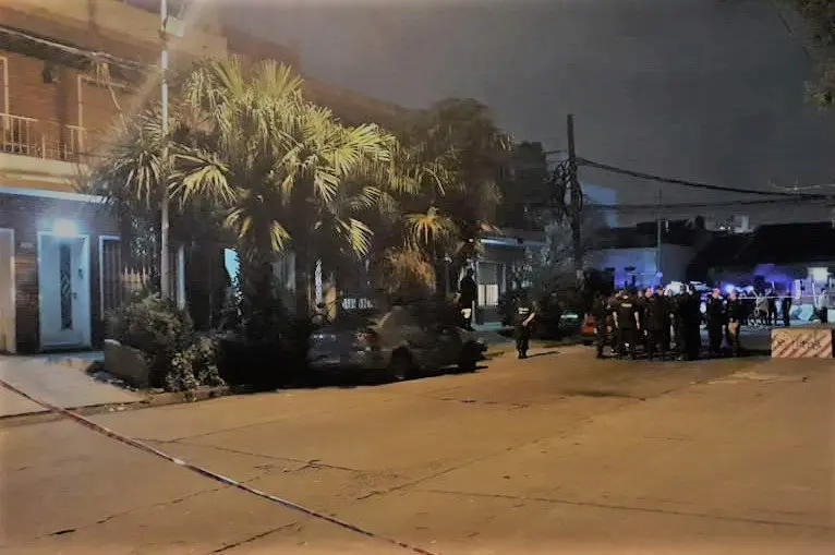 Entradera fatal en Ramos Mejía: Mataron a un hombre a balazos en la puerta de su casa