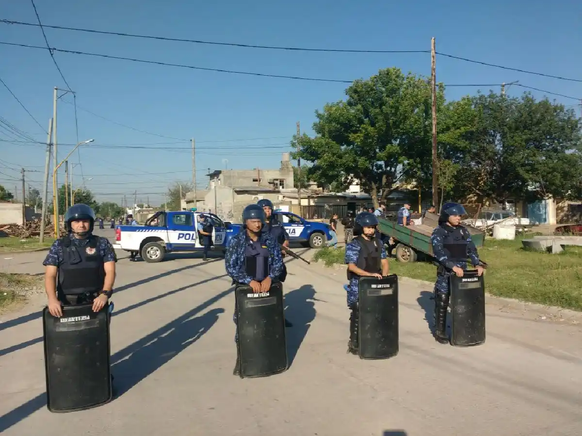 Secuestran armas y herramientas en allanamientos en barrio Parque 
